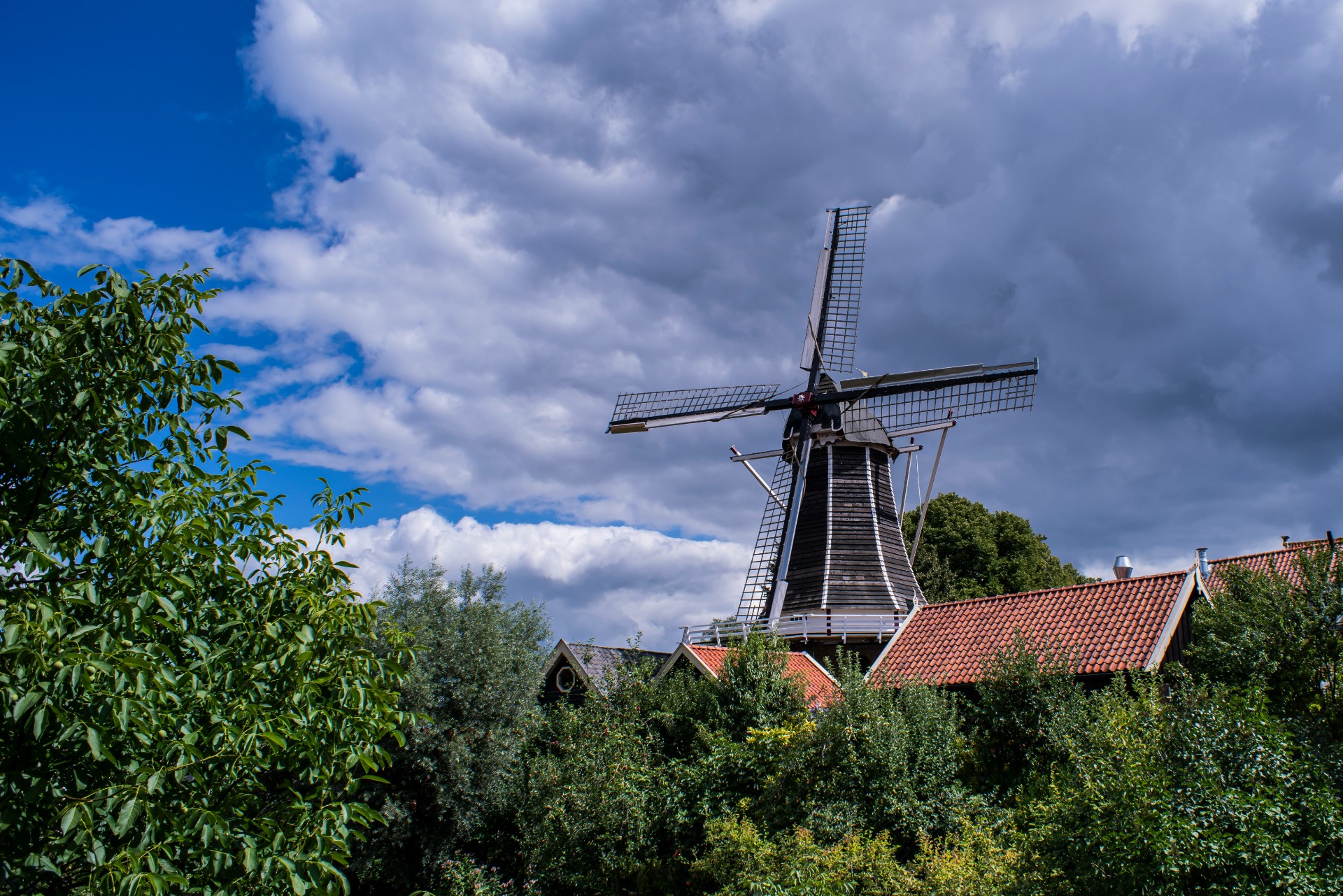 Windmill in Hattem, Holland. Unsplash:Lucas Van Oort
