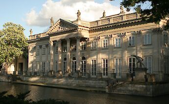 Lazienki Krolewskie Park Palace, Warsaw, Poland. Ana Paulahirama@Flickr