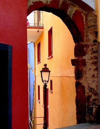 Archway in Saarburg, Germany. Unsplash:Nora Rademacher