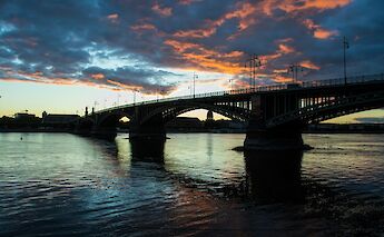 Theodor-Heuss-Brücke at sunset, Mainz, Germany. Unsplash:Babette Landmesser