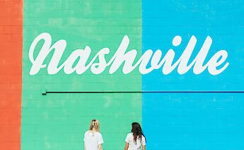 Green and blue, Nashville mural, Tennessee, USA. Katyanne@Unsplash