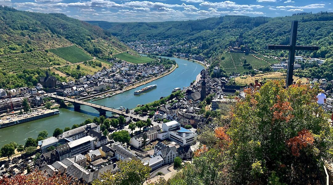 Cross above Cochem, Germany. Unsplash:Bruno Pereira