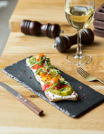 Flatbread with wine. Unsplash:Vladimir Gladkov