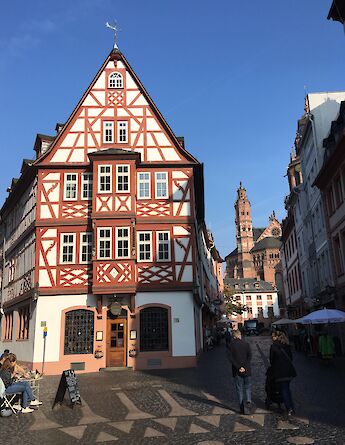 Street in Mainz, Germany. Flickr:Sergei Gussev