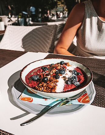 Acai bowl, Croatia. Unsplash:Willdwind / William Martret