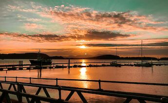 Sunset in Oban, Scotland. Unsplash:Catherine Graber