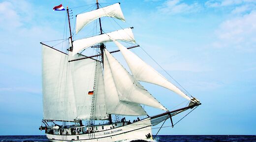 Blue skies above the Flying Dutchman. Bike & Boat Tour