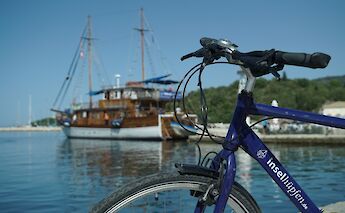 Bike and boat. CC:Tobias Lohmann