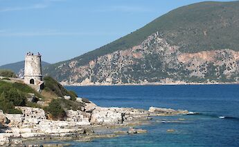 Castle on a rock. CC:Lars Adam