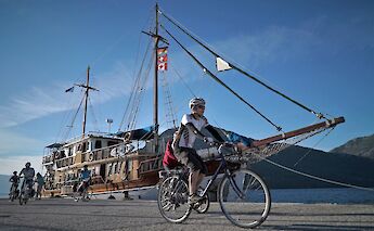 Setting off on a bike tour from the Panagiota. CC:Tobias Lohmann