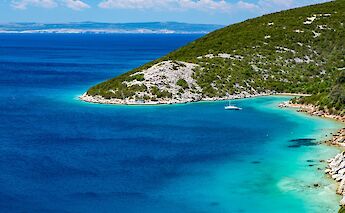 Stunning bay on Rab, Croatia. Unsplash:Razvan Balsan