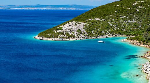 Stunning bay on Rab, Croatia. Unsplash:Razvan Balsan