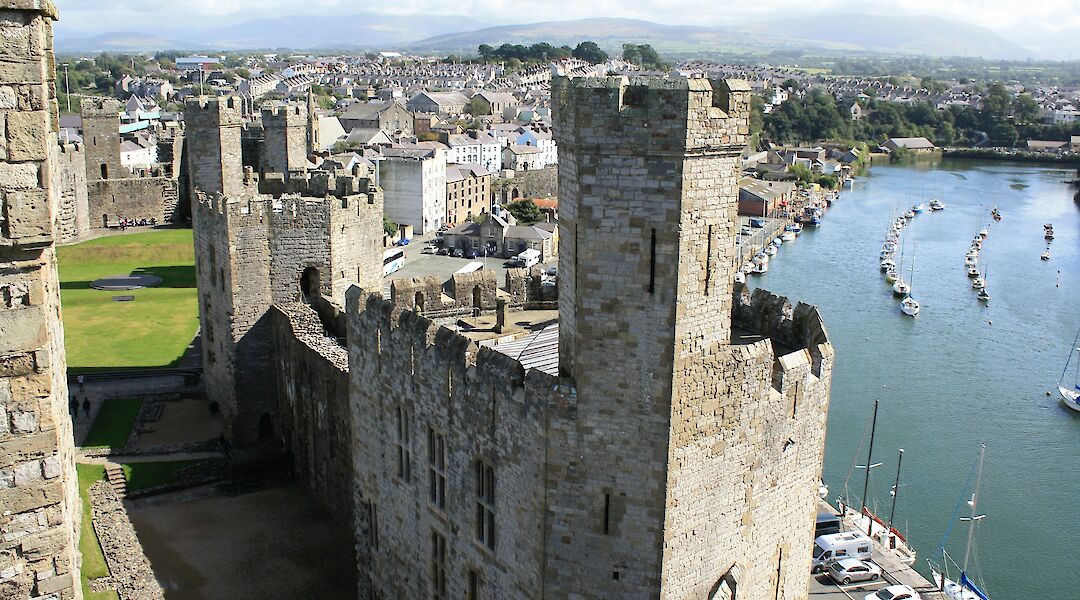 Caernarfon, Wales, UK. Callum Parker@unsplash