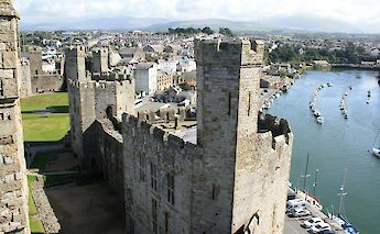 Caernarfon, Wales, UK. Callum Parker@unsplash