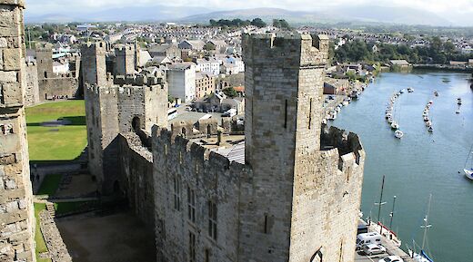 Caernarfon, Wales, UK. Callum Parker@unsplash