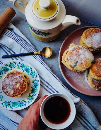 Welsh tea and cookies. LlioAngharad@unsplash