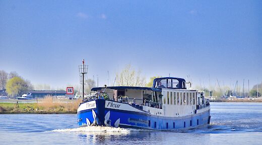 Blue skies above the Fleur