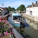 The Fleur cruising through a Dutch lock