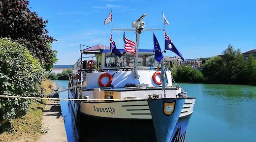Flags on the Clair d'Etoile