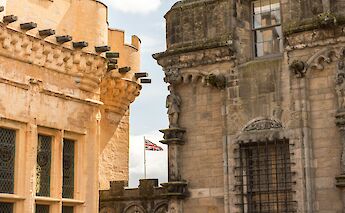 Towers of Stirling castle, Scotland. Ramon Vloon@Unsplash