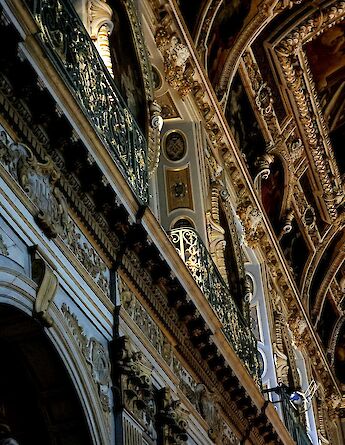 Ceiling inside the Palace of Fontainebleau, France. Unsplash:Fleuriiie