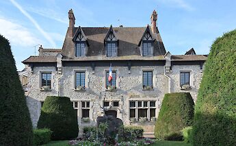 Hôtel de Ville, Moret-sur-Loing, France. Flickr:Patrick