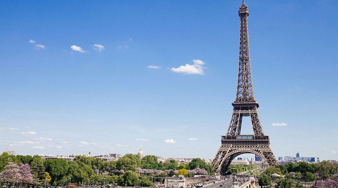 Queues in front of the Eiffel Tower, Paris, France. Unsplash:Anthony DELANOIX