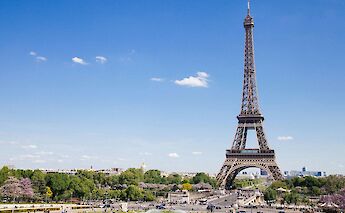 Queues in front of the Eiffel Tower, Paris, France. Unsplash:Anthony DELANOIX