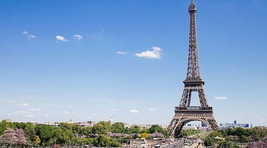 Queues in front of the Eiffel Tower, Paris, France. Unsplash:Anthony DELANOIX