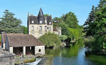 River in Moret-sur-Loing, France. Flickr:Patrick