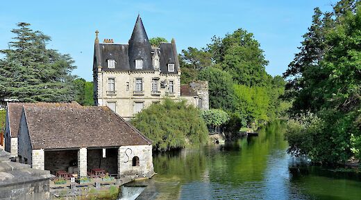 Paris to Montargis by E-Bike & Boat