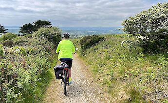 Peaceful cycling trails. to-Cco