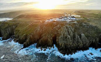Sunrise over Land's End, Cornwall. Benjamin Elliott@unsplash