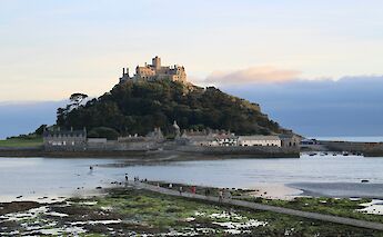 St Michaels Mount at low tide. AnaSousa@unsplash