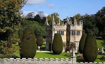 A grand Victorian country house. to-Cco