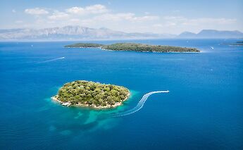 Lefkada, Greece. Sophie Dale@Unsplash