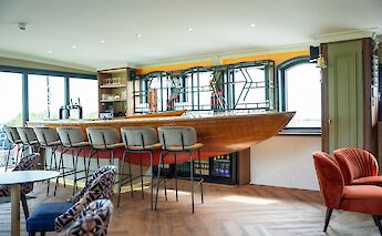 Bar, Magnifique X, Bike and boat tour