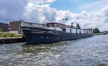 Magnifique X, Bike and boat tour