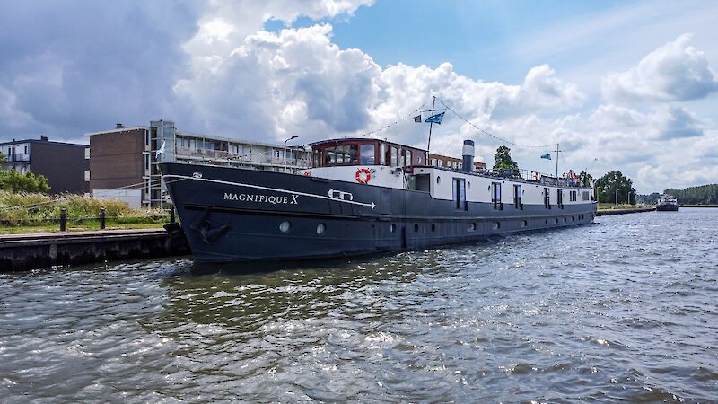 Magnifique X, Bike and boat tour