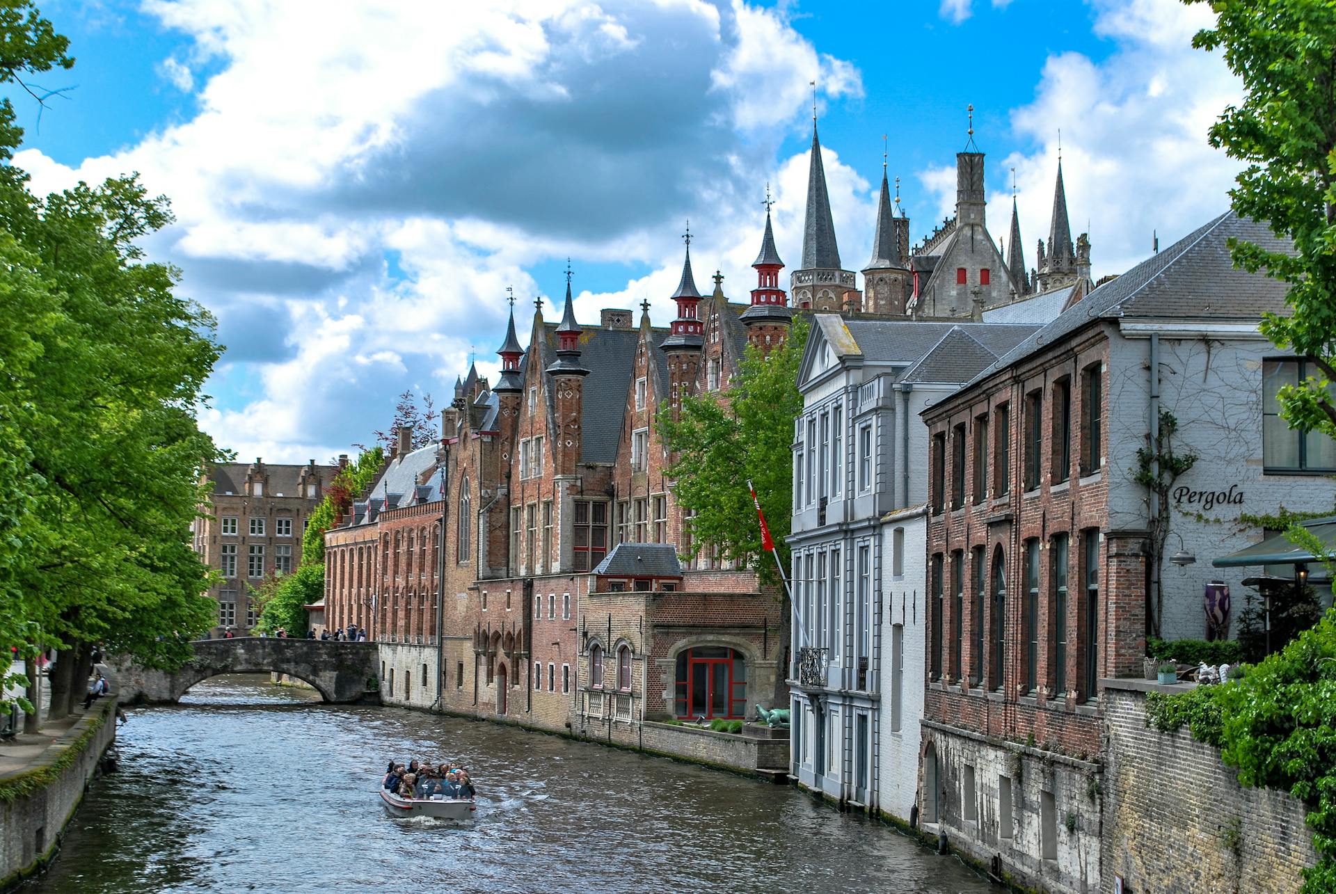 Winding through Bruges by boat. Icarus@pexels