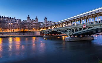 Evening in the City of Light. Pierre Blache@pexels