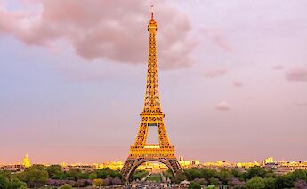 Golden hour in Paris. Eugene Dorosh@pexels