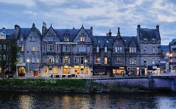 Inverness riverside at dusk. Sebastian Herrmann@unsplash