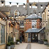 The Old Brewery Courtyard, Burford. DariaAgafonova@pexels