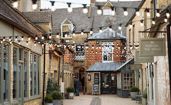 The Old Brewery Courtyard, Burford. DariaAgafonova@pexels