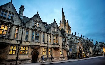 Evening light at Christ Church College, Oxford. Natalie Leung@unsplash