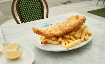 Traditional fish and chips! Natalia Blauth@unsplash