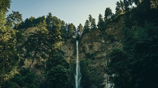 Multnomah Falls, Oregon, USA. Luke Flynt@Unsplash