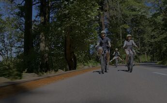 Biking in the Columbia River Gorge, Oregon, USA. CC:Ebike Multnomah Falls