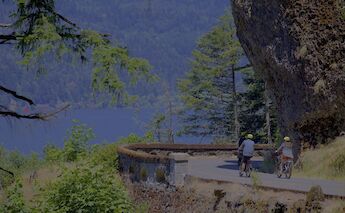 Cycling around the Columbia River Gorge, Oregon, USA. CC:Ebike Multnomah Falls